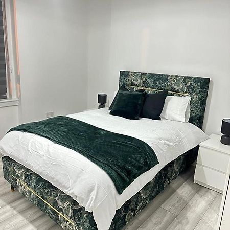 Newly Renovated Lux 2 Bed Apartment กลาสโกว์ ภายนอก รูปภาพ