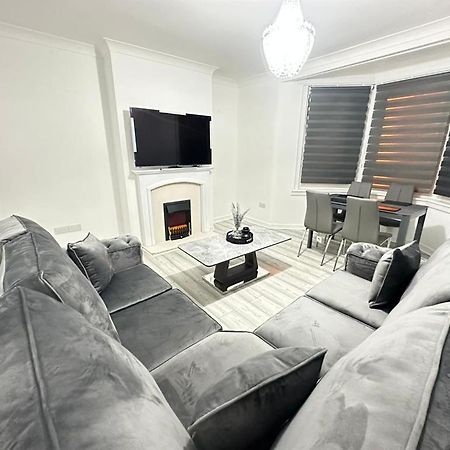 Newly Renovated Lux 2 Bed Apartment กลาสโกว์ ภายนอก รูปภาพ