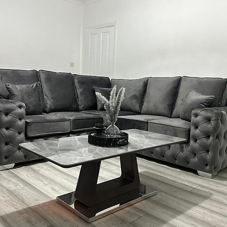 Newly Renovated Lux 2 Bed Apartment กลาสโกว์ ภายนอก รูปภาพ