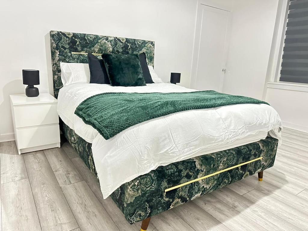 Newly Renovated Lux 2 Bed Apartment กลาสโกว์ ภายนอก รูปภาพ