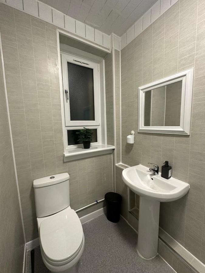 Newly Renovated Lux 2 Bed Apartment กลาสโกว์ ภายนอก รูปภาพ